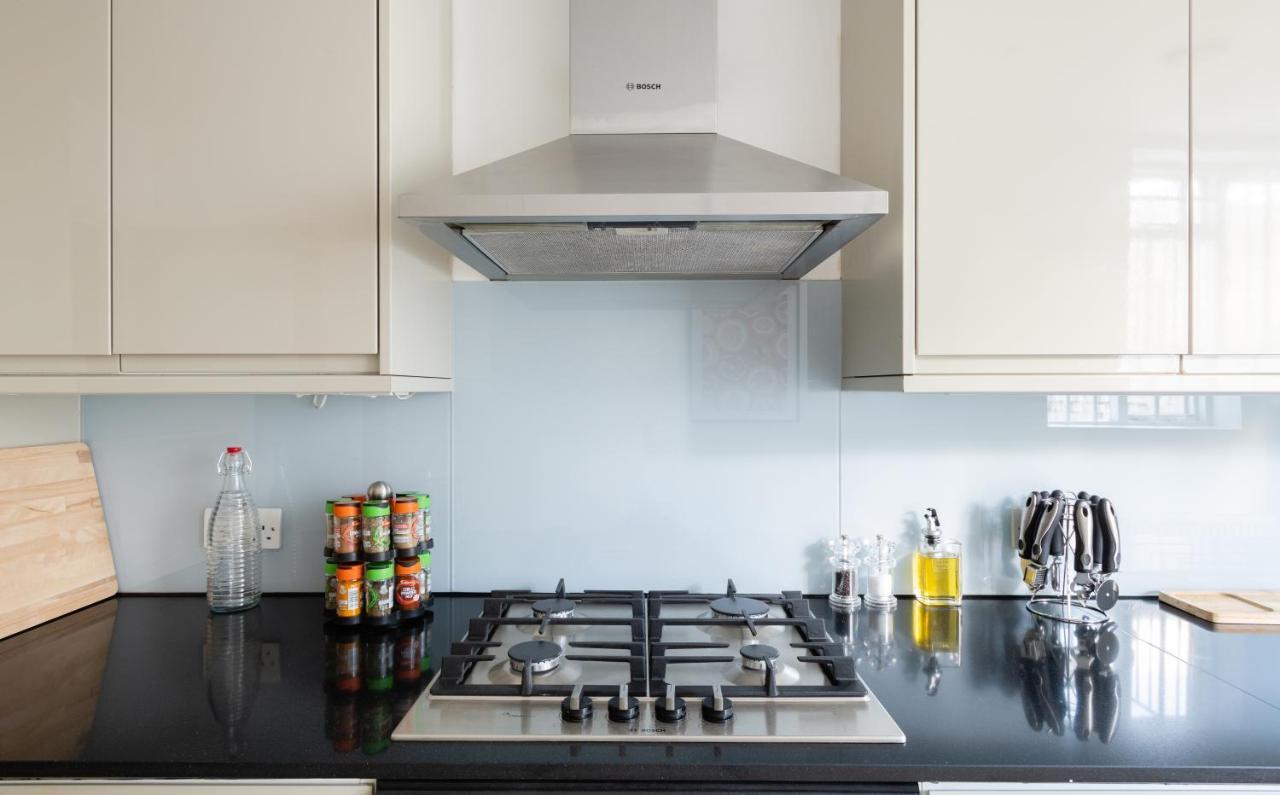 The Chelsea Arms - Bright 3Bdr With Garden & Private Parking Apartment Лондон Екстериор снимка