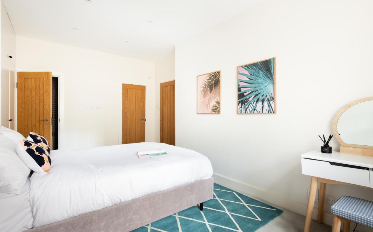 The Chelsea Arms - Bright 3Bdr With Garden & Private Parking Apartment Лондон Екстериор снимка