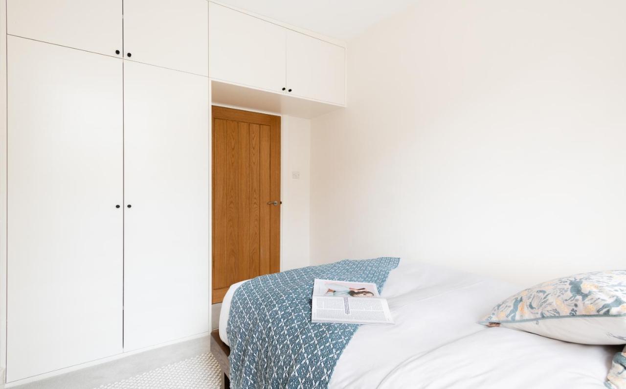 The Chelsea Arms - Bright 3Bdr With Garden & Private Parking Apartment Лондон Екстериор снимка